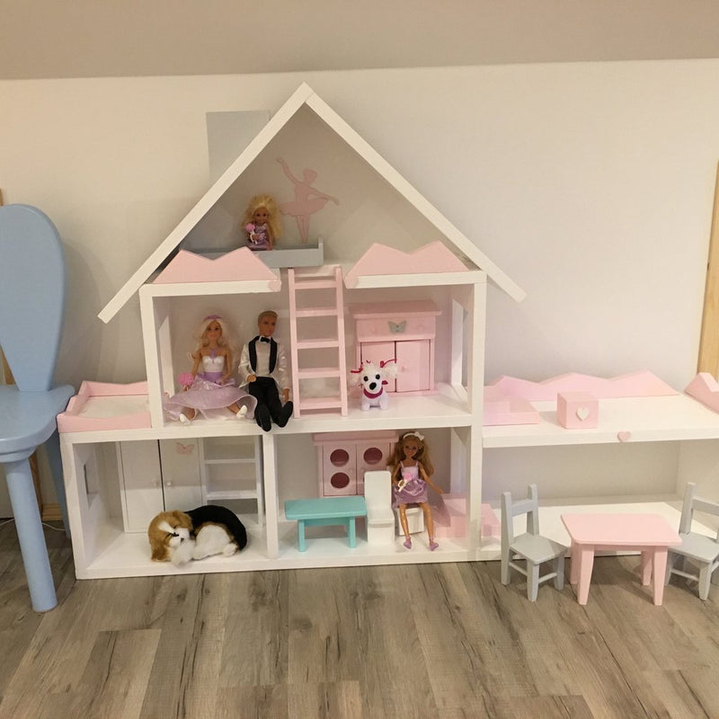 The Benefits of Investing in a Doll House for Your Child